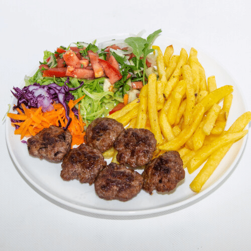 Köfte Teller mit Pommes