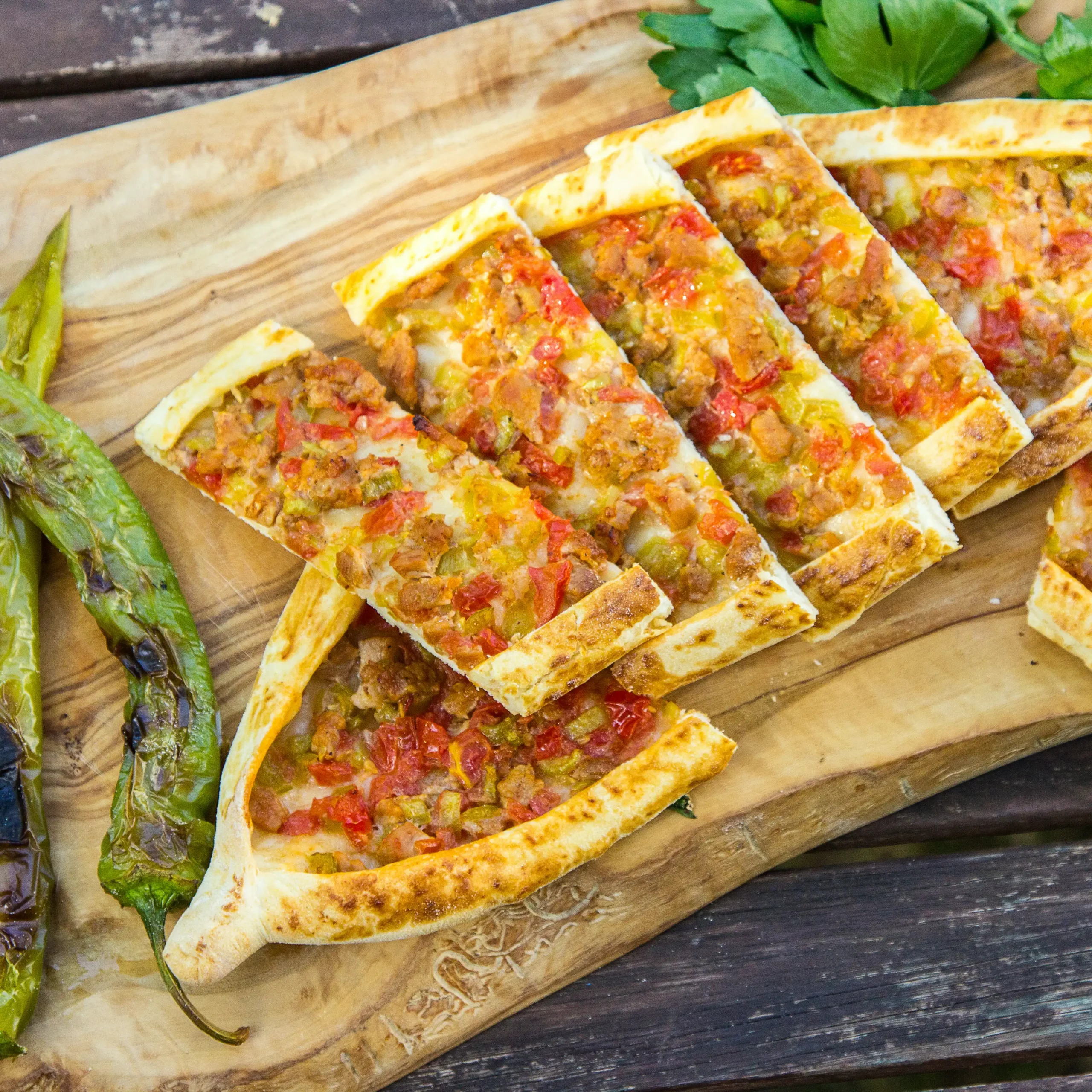 Pide mit Hackfleisch (Kıymalı)
